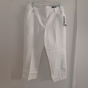 NWT style co capri pants